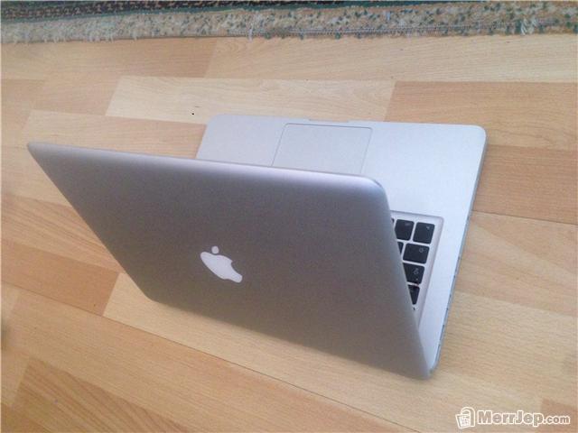 Mac Book. Dual core