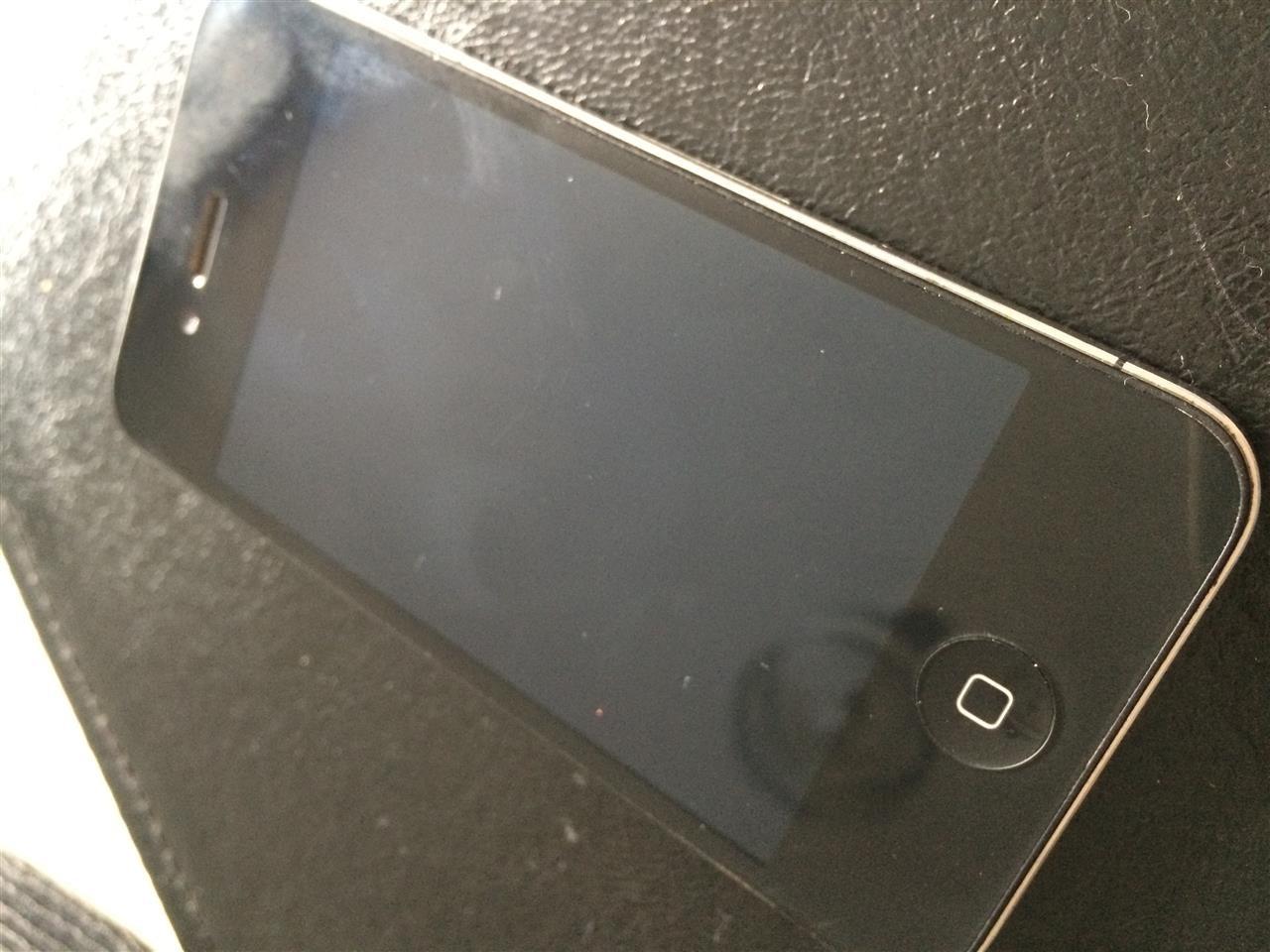 Shes-Iphon-4