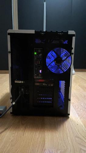 Gaming Setup (PC + Monitor)
