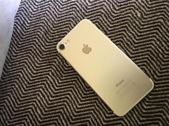 shes iphone 7 