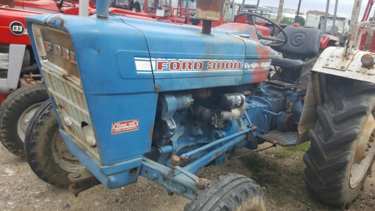 Traktor-Ford-3000