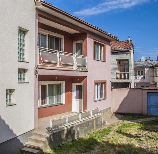 Shitët 3.70 ari me 2 objekt ne Prizren