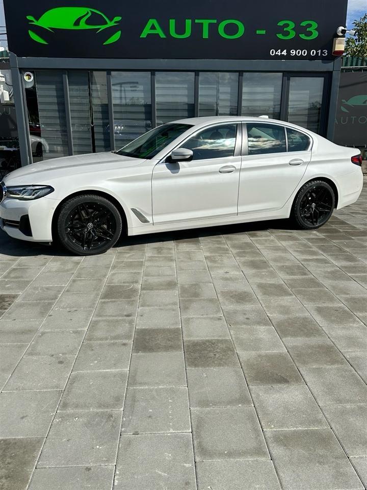BMW-520-XDRIVE-2023