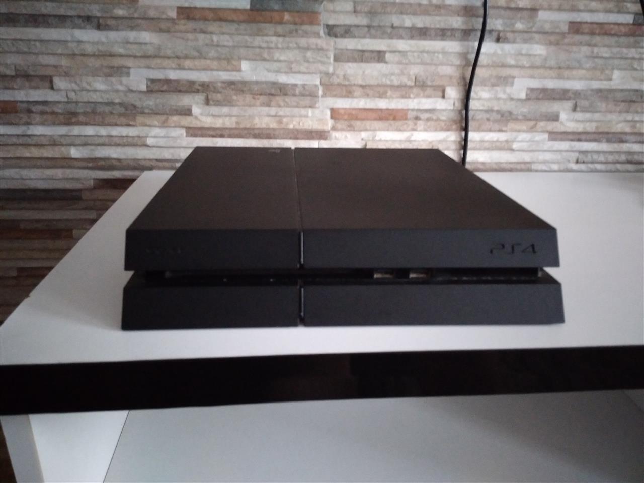Ps4 with fifa 20 and gta 5 on sale