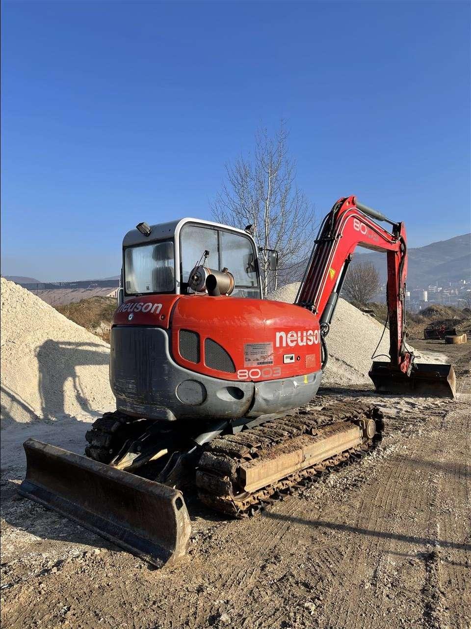 Neuson-8003