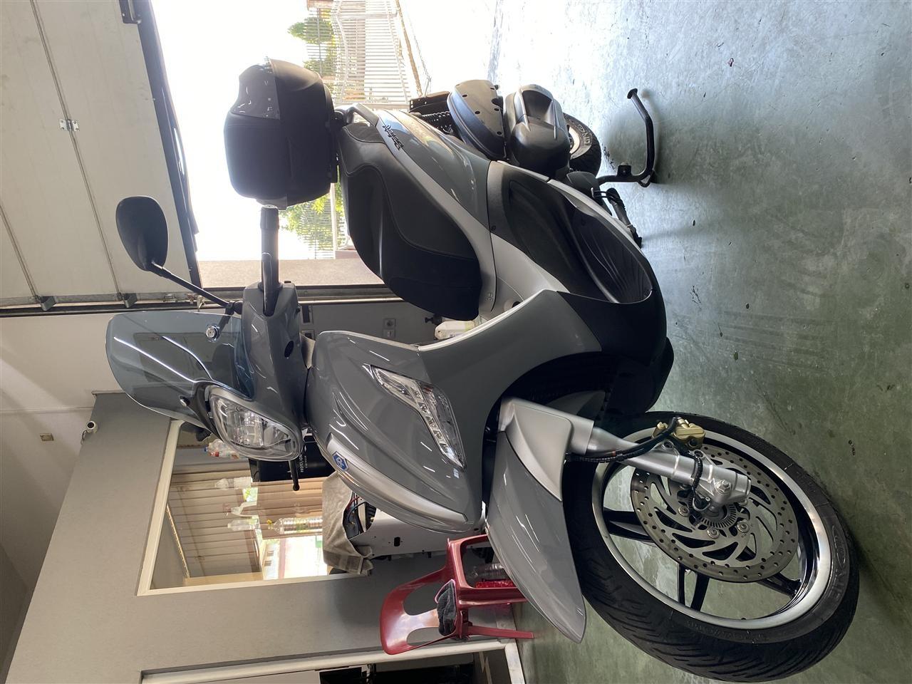 Piaggio-Beverly-350