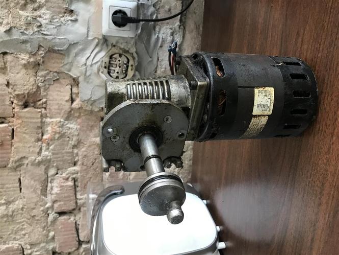 Elektromotor me reduktor