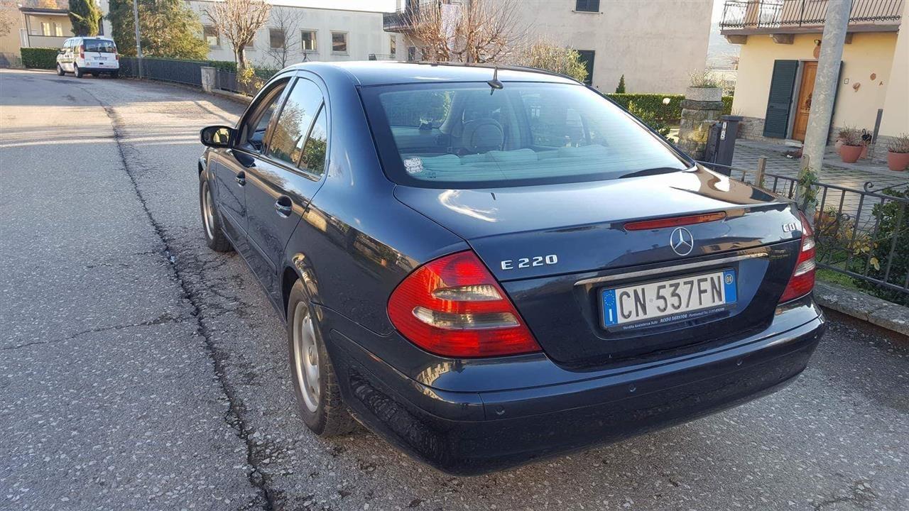 Shes-Mercesed-Benz-Clasic-E220