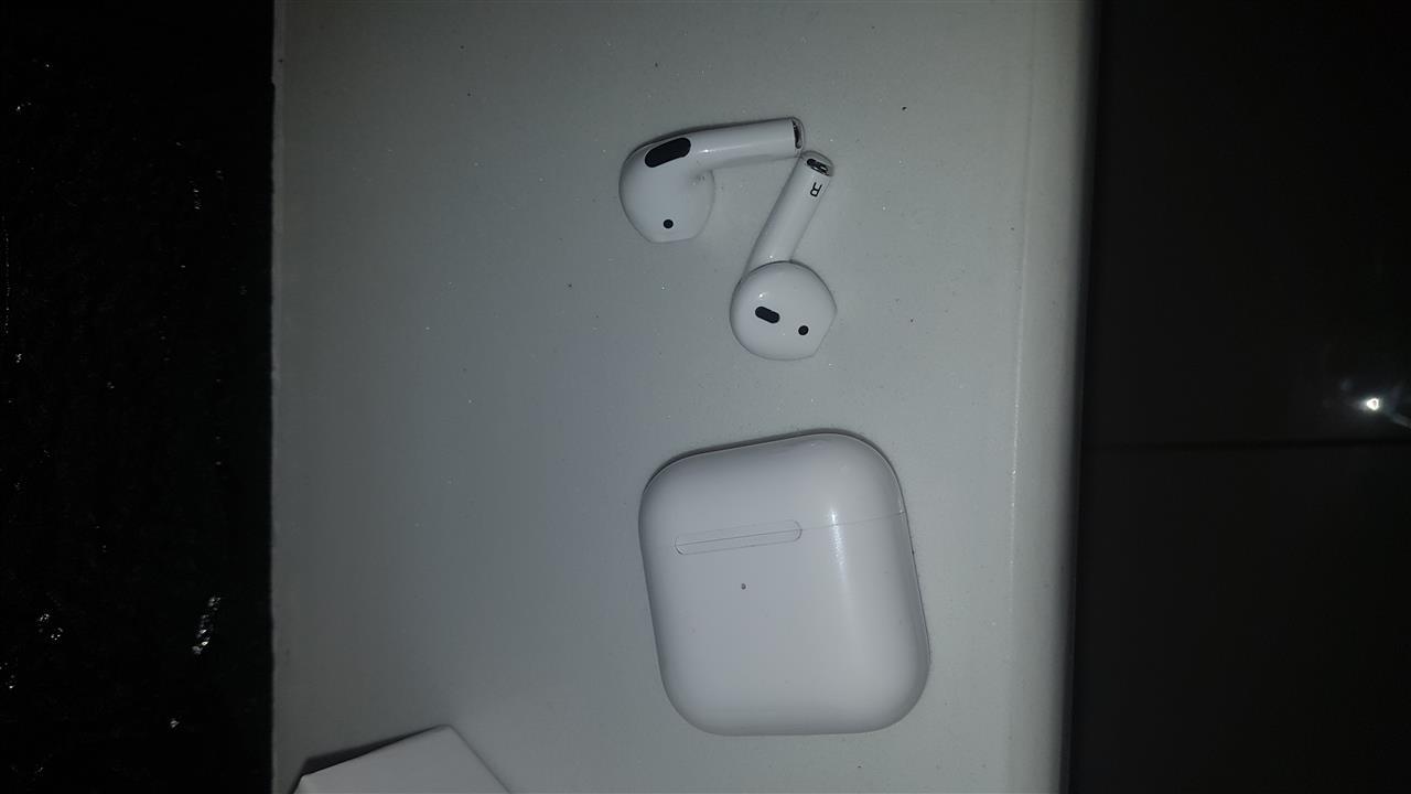 AirPods