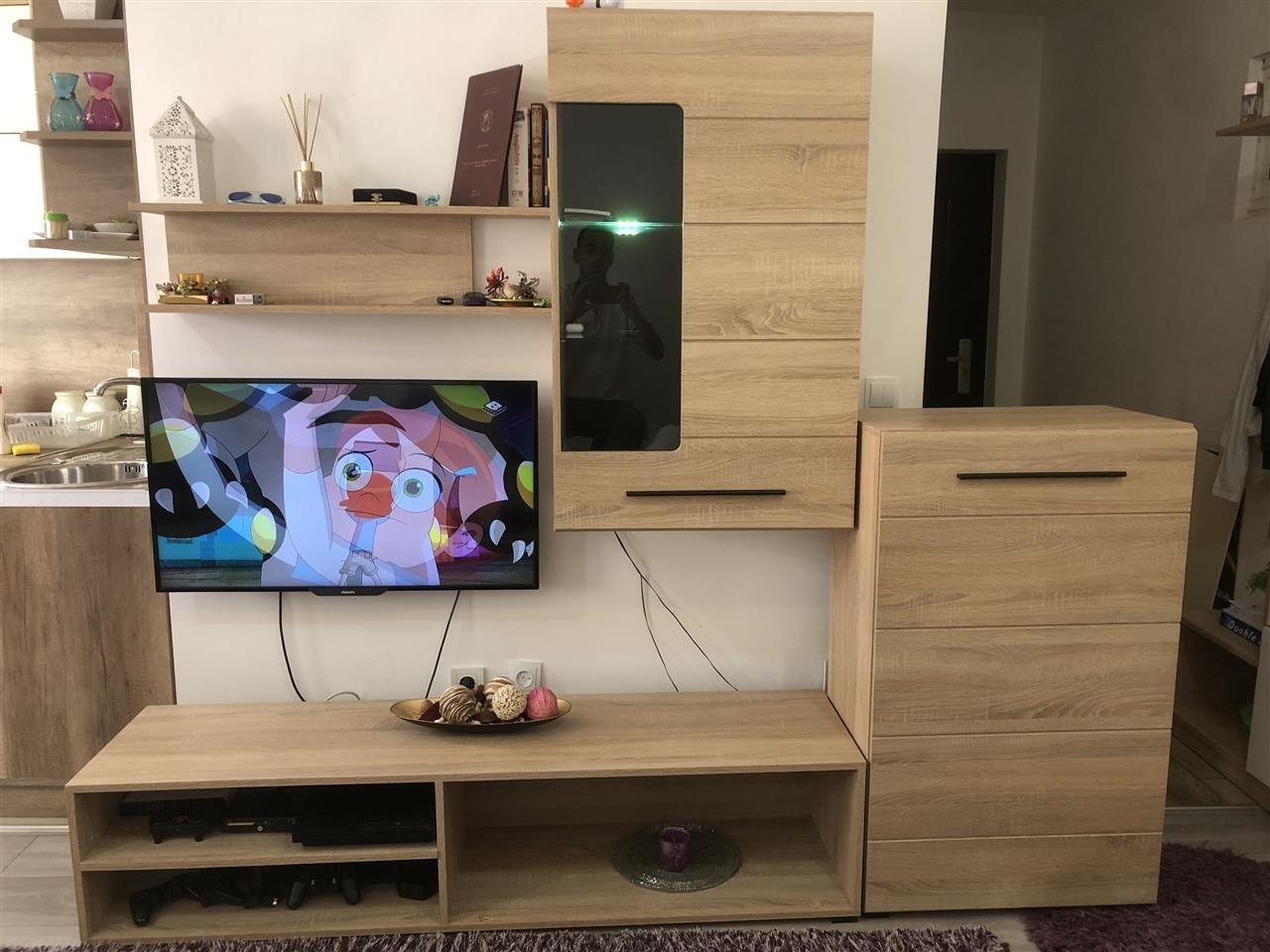 Mobile-dhe-Komodë
