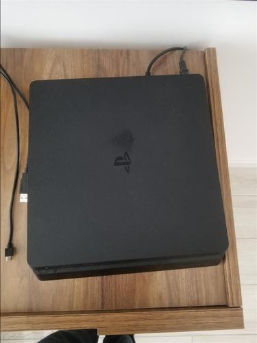 Shitet ps4 slim