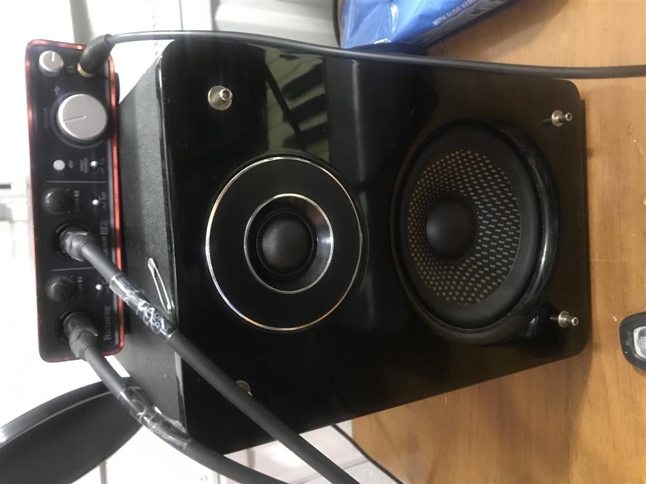 Monitora-Per-studio