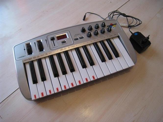 M-Audio Oxygen 8
