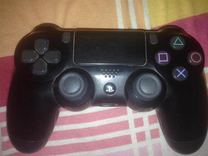 PS4 Controller