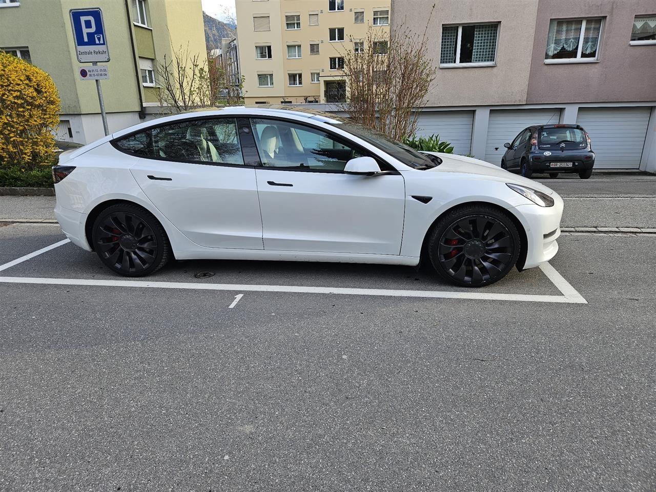 Tesla-Model-3-