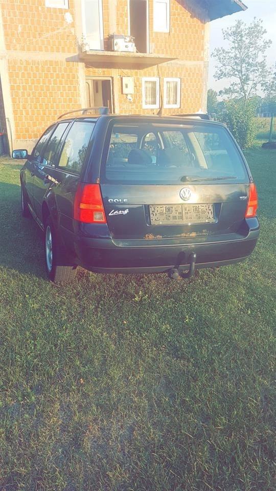 shes-golfin