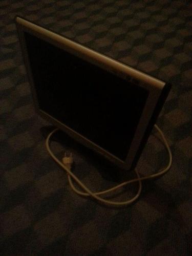 Monitor per kompjuterit 
