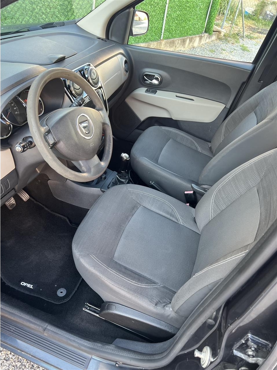 Dacia-Lodgy-1-6-Benzin