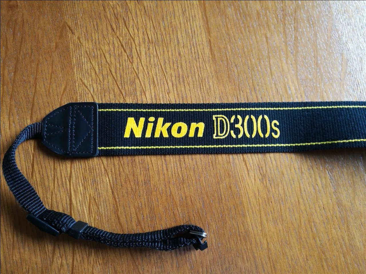 NIKON-STRAP-D300s