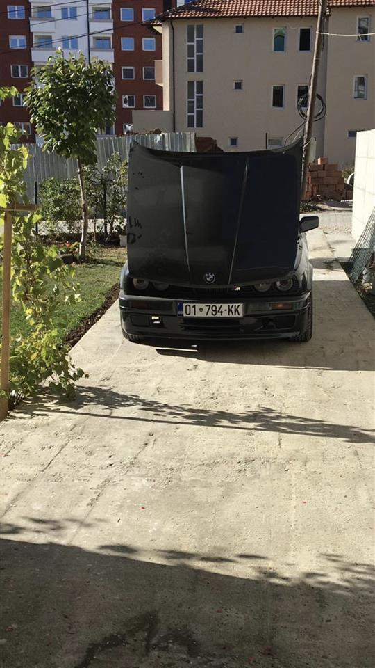BMW-E30--M-Tech