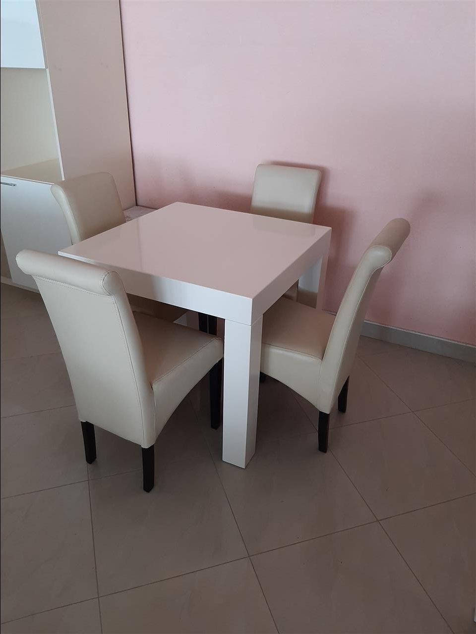 Tavolin-e-bukes-