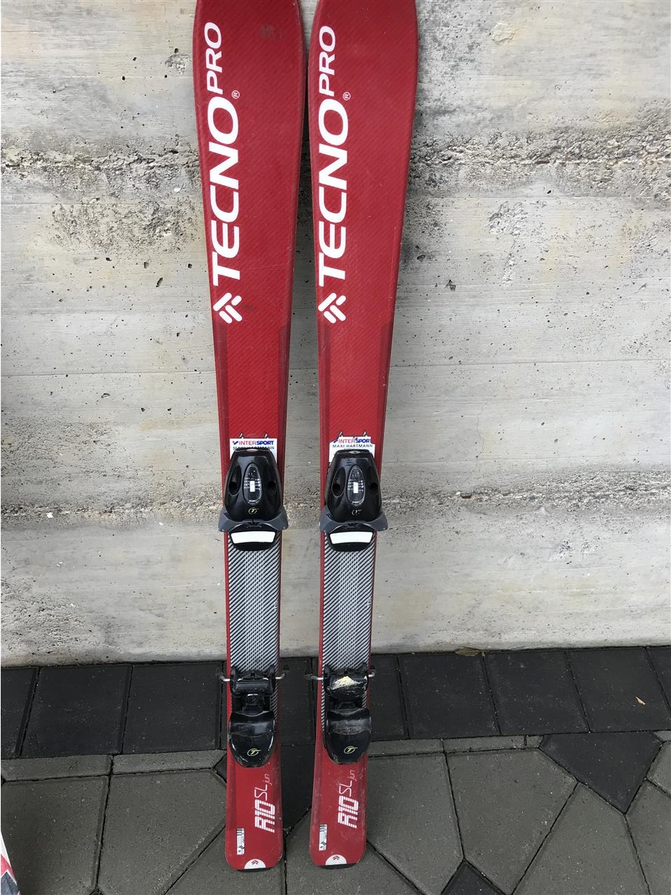 Skija-