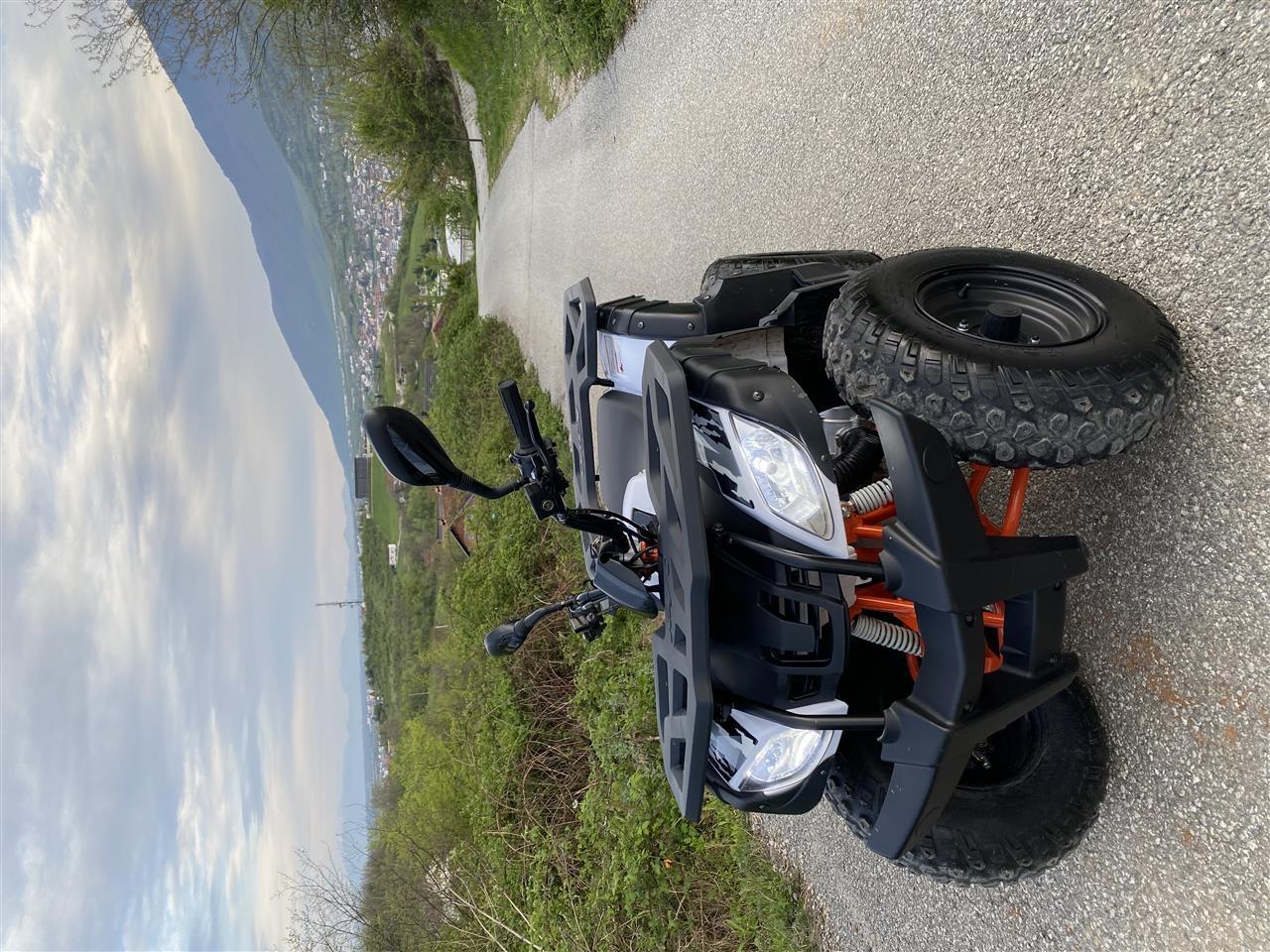 Shes-motorin-