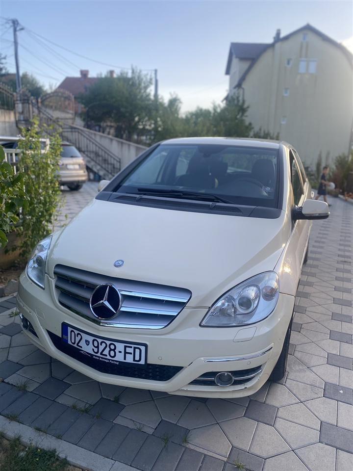 Shes-veturen-mercedes-b180
