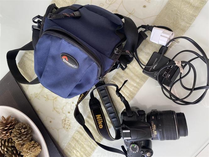 Nikon D3000