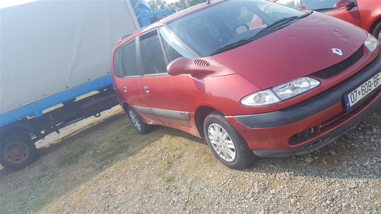 shes-renault-
