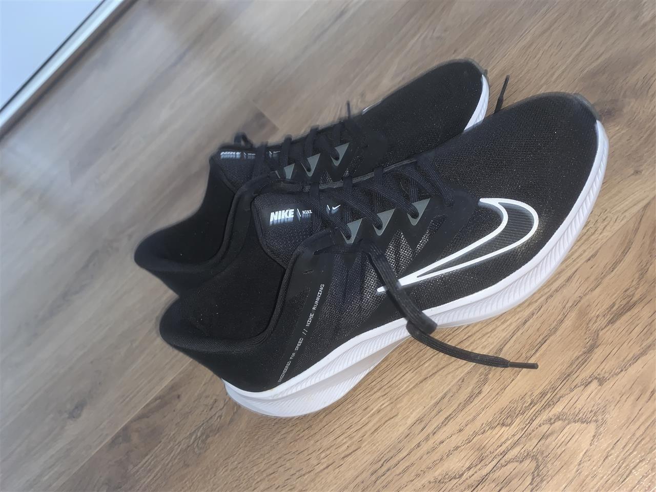 Nike sportive hotsell