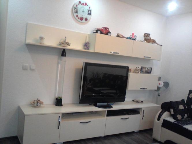 Komod per tv