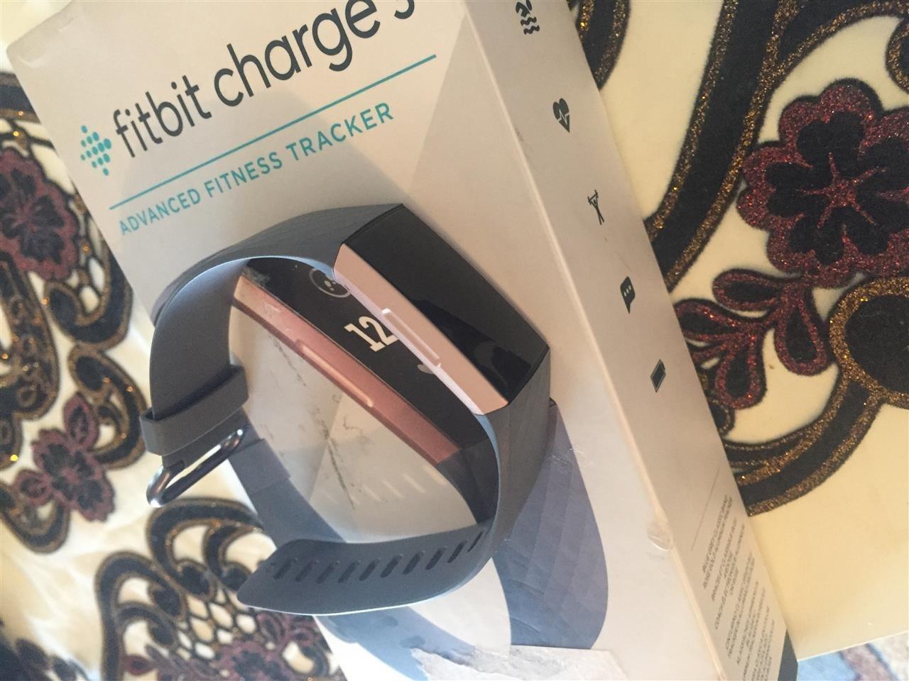 Fitbit-charge-3--E-Shitur-