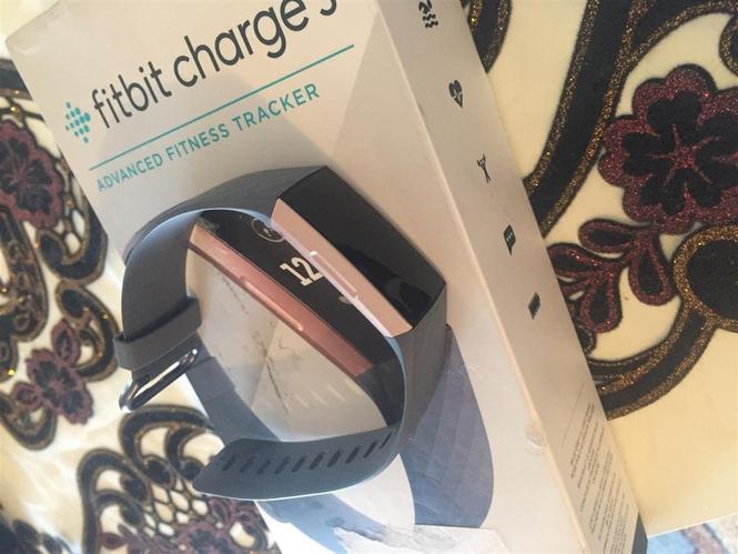 Fitbit charge 3 (E Shitur)