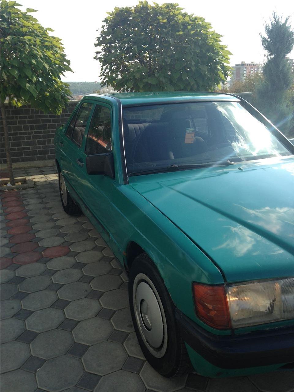 Mercedes-190D-