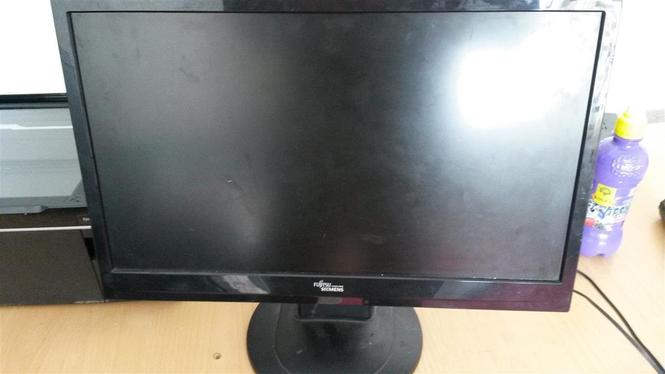 Monitorin dhe printerin