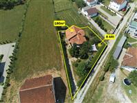 Shtëpia me sipërfaqe 180m² ndodhet në Vitomericë ,Pejë