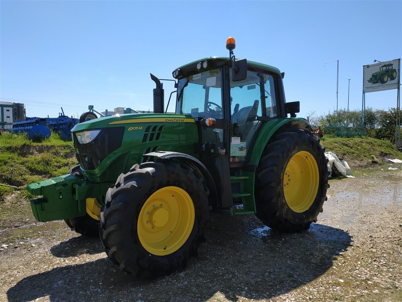 John-Deere-6105M