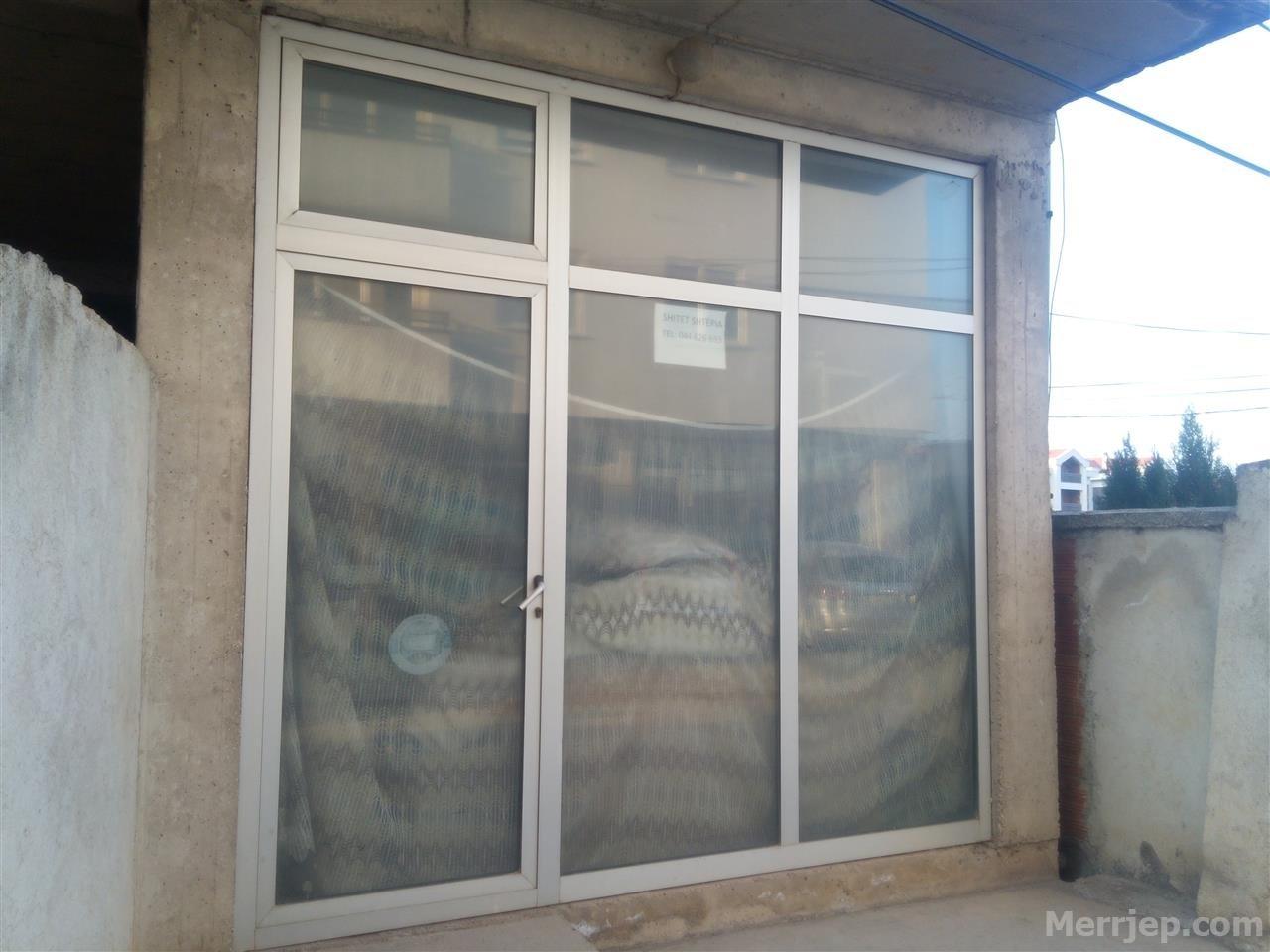 Rafta, tavoline, dyer dhe dritare per dyqane | Ferizaj