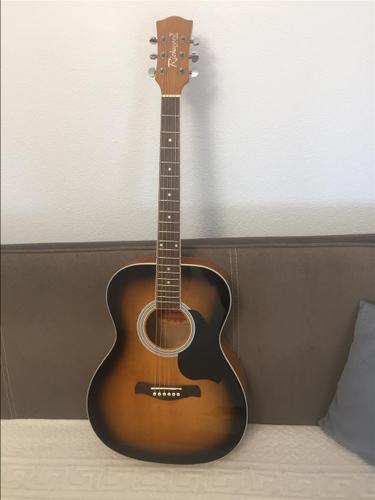 Gitare Akustike