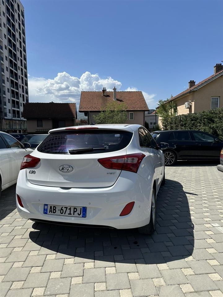 Shitet--hyundai-i30-2015-1-6-autoamtik-super-qmim