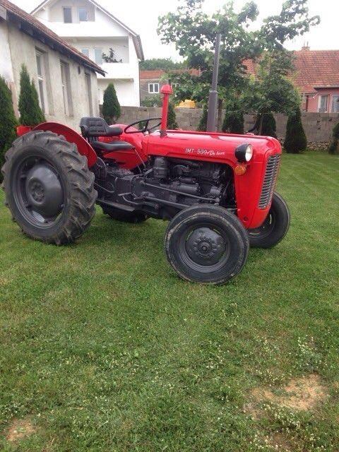 Traktor-IMT--539