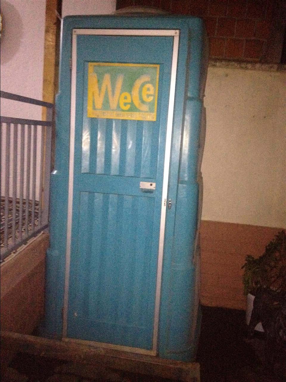 WC-e-plastikes-Amerikane