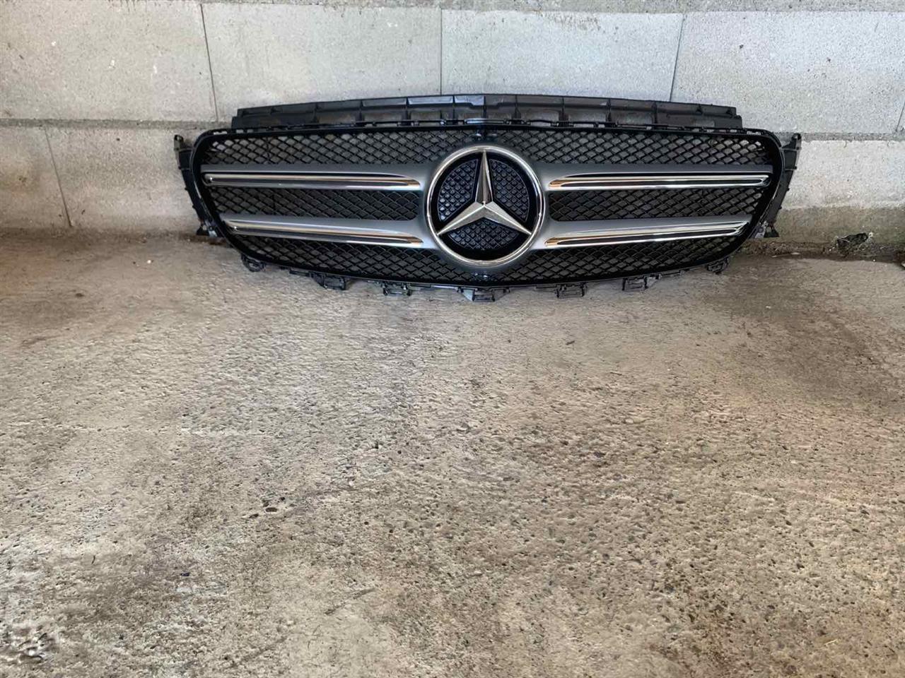 Grill-te-Mercedesit-