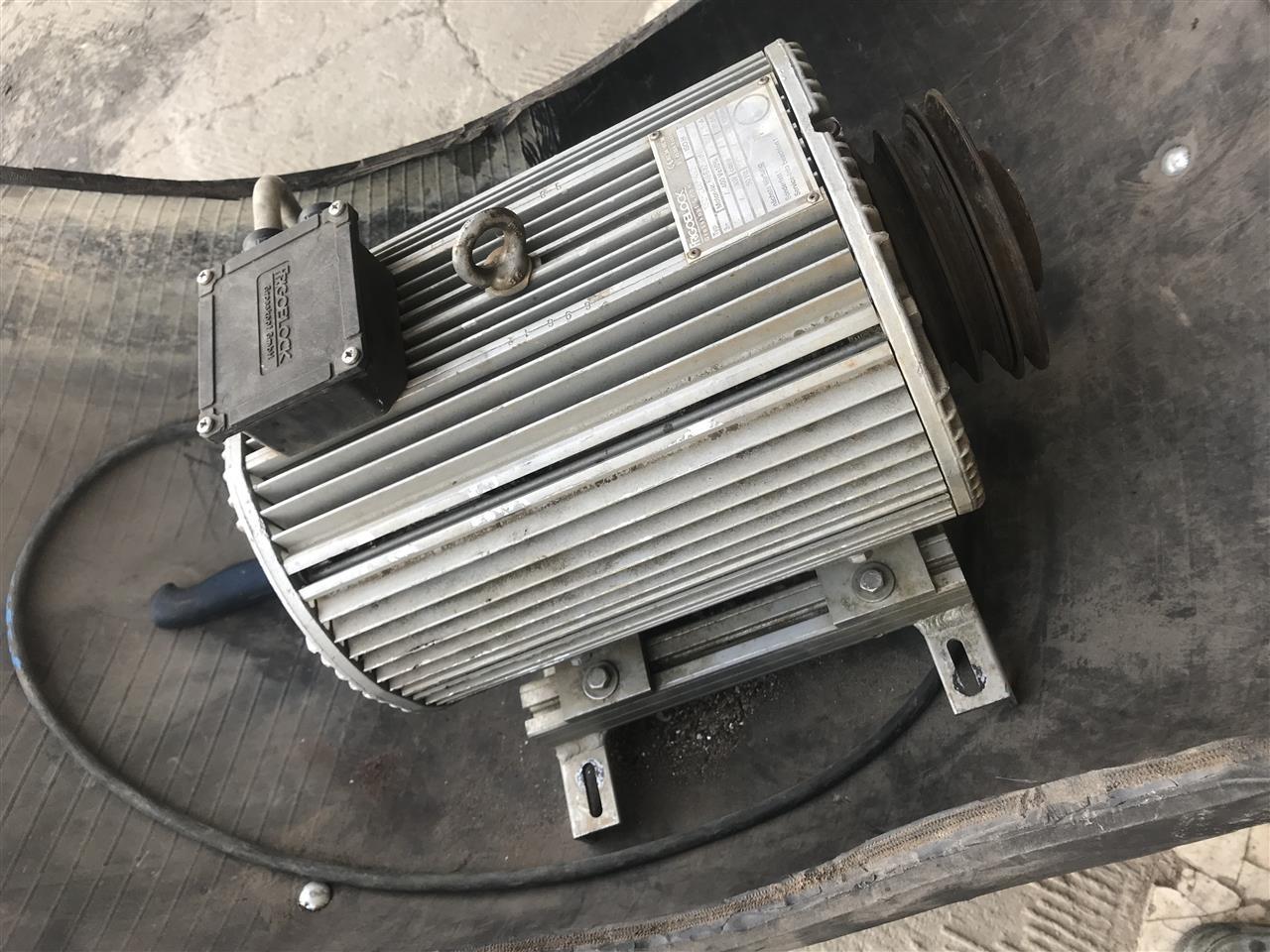 Elektro-motor