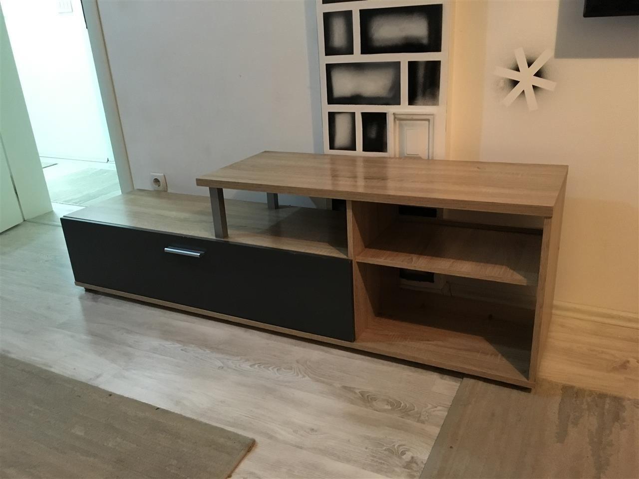 Komodë-për-TV