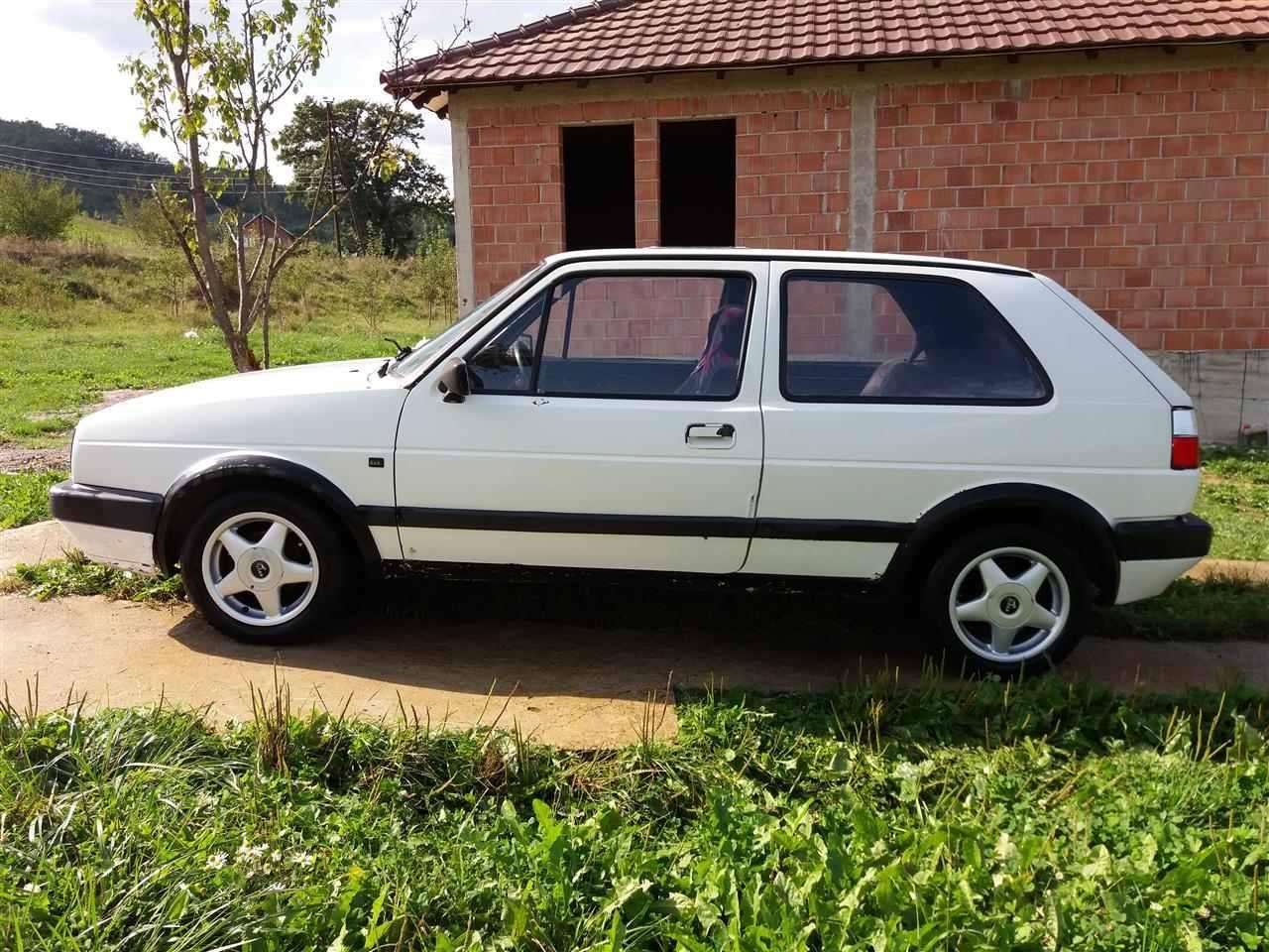 VW-Golf--89