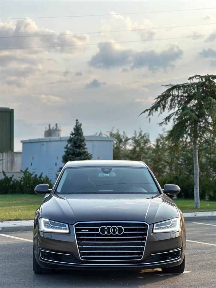 Audi-A8-4-2-