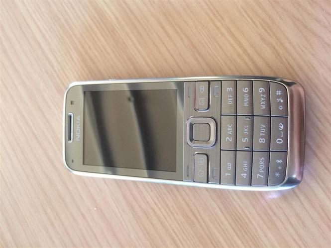 Nokia E52