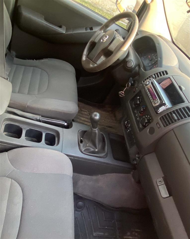 Nissan-navara-2-5